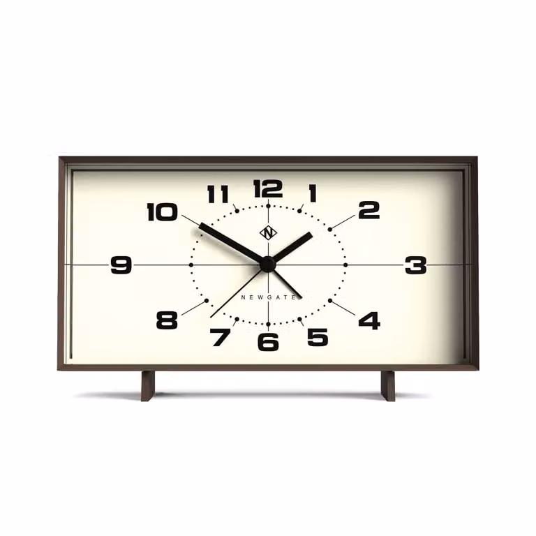 Reloj despertador analógico retro Newgate de mesa en color marrón y diseño rectangular de plástico