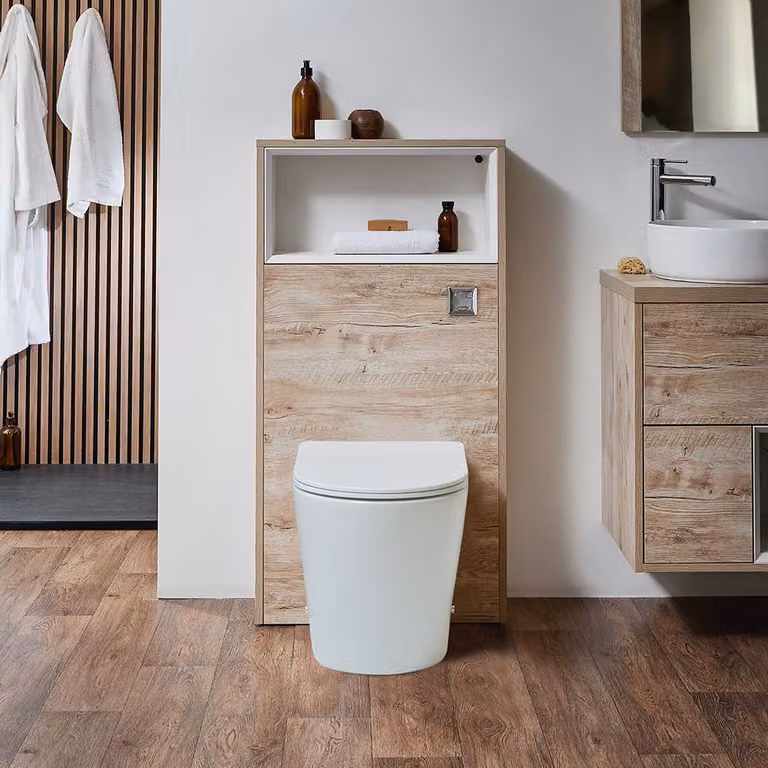 Mueble de WC completo Hudson Reed con inodoro adosado de cerámica blanca, cisterna, asiento y placa de descarga, montaje en pared y cierre suave, An/P/Al: 60 x 54 x 40 cm