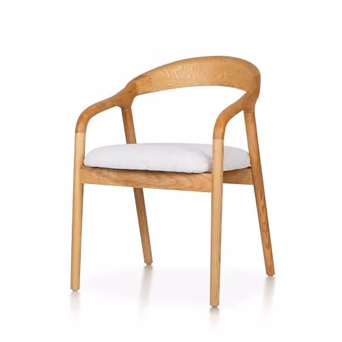 Silla de estilo escandinavo Kosmi en madera de nogal con asiento de tela beige