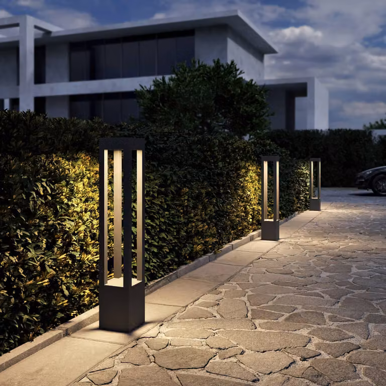 Baliza LED Arcchio para exterior de estilo moderno en aluminio y cristal color gris con luz blanca cálida e IP65