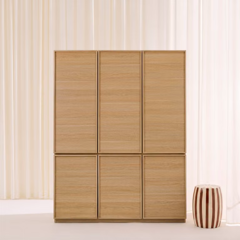 Armario de dormitorio Sweeek con 6 puertas batientes en acabado madera color arena y marrón, An/P/Al: 180 x 55 x 135 cm