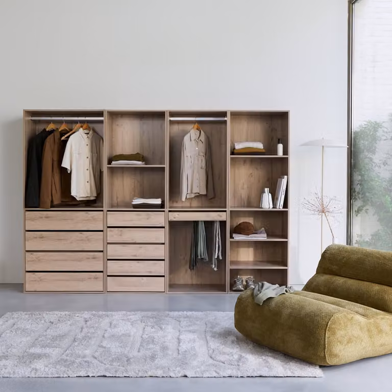 Vestidor modular SWEEEK de 4 elementos en color blanco y beige, An/P/Al: 260 x 45 x 180 cm