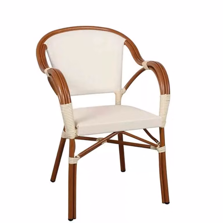 Silla de exterior Tender de MISTERWILS FURNITURE FOR FREE SOULS en color beige y marrón, apilable y con reposabrazos, An/P/Al: 56 x 84 x 59 cm