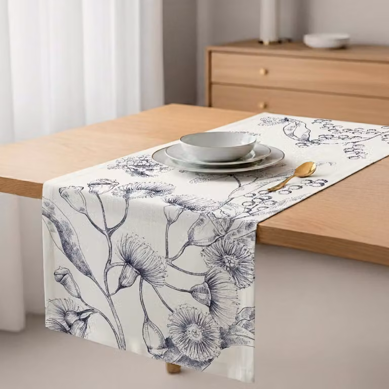 Camino de mesa floral Naf Naf de algodón en azul y blanco, An/P: 50 x 150 cm