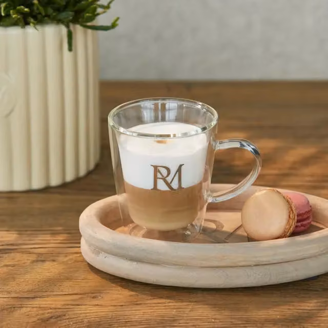 Vaso térmico de vidrio Monogram M Riviera Maison en colores transparente, plata y multicolor