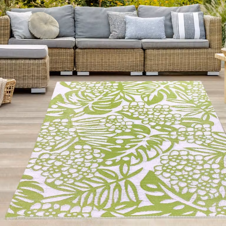 Alfombra de jardín y terraza Teppich-Traum con diseño floral verde y blanco, impermeable y reversible, An/P: 120 x 170 cm