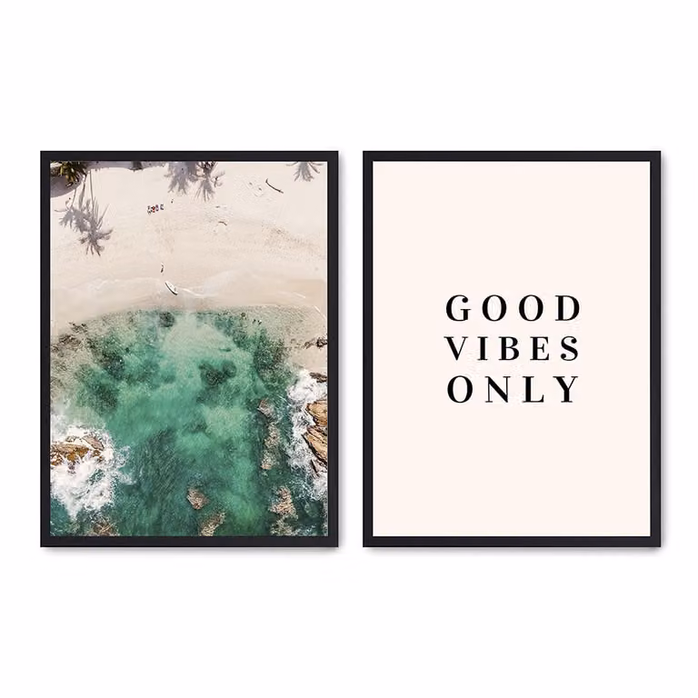 Set de 2 pósteres de papel Poster Lab con diseño de tipografía abstracta y temática de verano, multicolor, marco de madera negro, 30 x 40 cm
