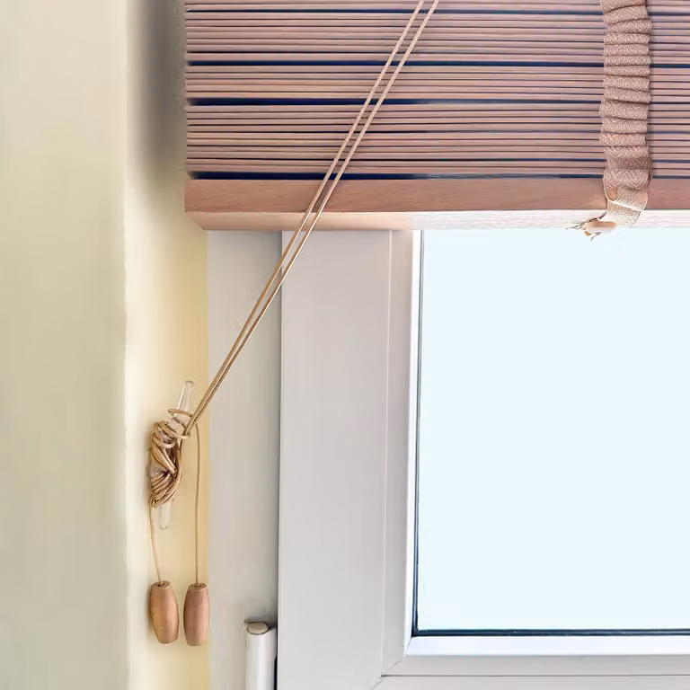 Persiana enrollable de madera Sol Royal modelo SolDecor BE5, lamas de 50 mm, color blanco, An/Al: 100 x 180 cm