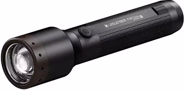 Linterna Ledlenser P6R Core negra con batería recargable, ajustable y protección IP68