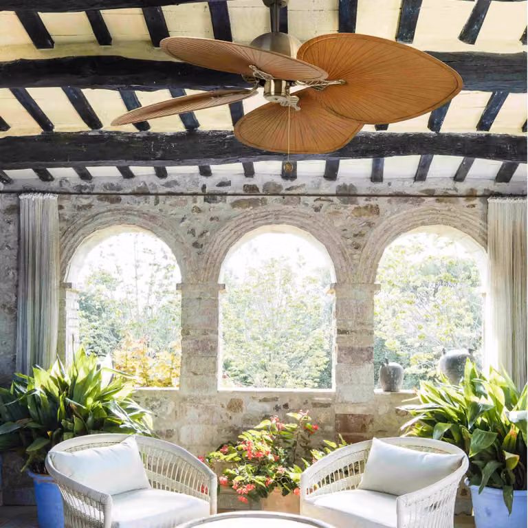 Ventilador de techo Cuba L de Faro Barcelona en color dorado con un diámetro de 132 cm