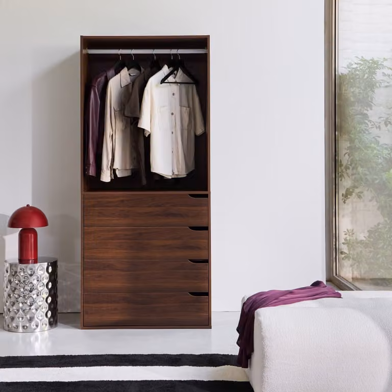 Módulo de vestidor SWEEEK con puertas, cajones internos y barra para colgar en color nogal, An/P/Al: 80 x 45 x 180 cm