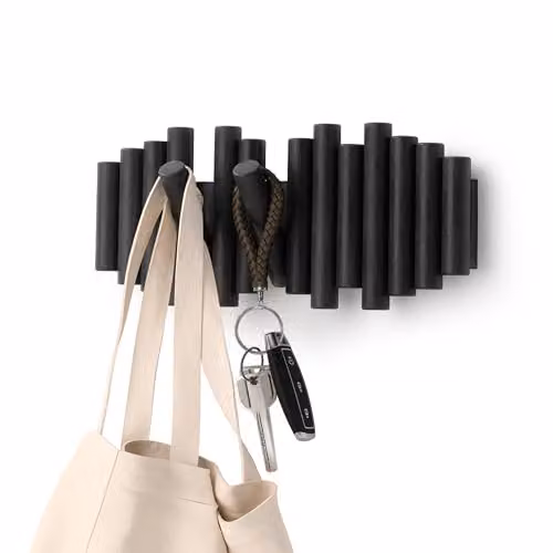 Percha de pared Umbra Picket con 5 ganchos extraíbles en color negro y madera de pino