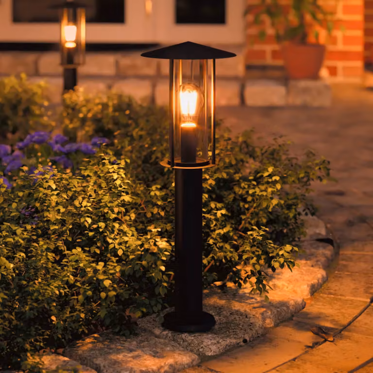 Lámpara LED de exterior Paulmann Classic en color negro con acabado en metal y cristal para jardín o terraza