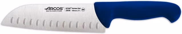 Cuchillo Santoku Arcos Serie 2900 de acero inoxidable con funda protectora azul