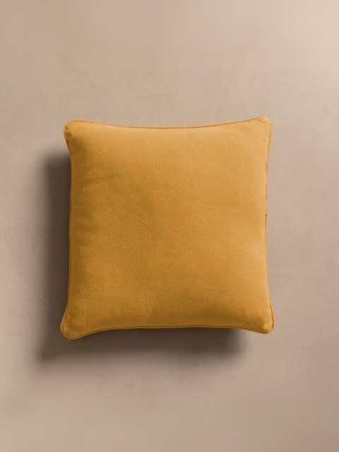 Cojín cuadrado de algodón Kenay Home en color amarillo mostaza, An/P/Al: 45 x 45 x 45 cm