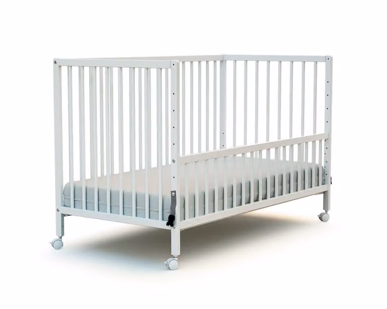 Cuna de colecho Webaby de madera de haya lacada en blanco con lateral abatible de 60 x 120 cm