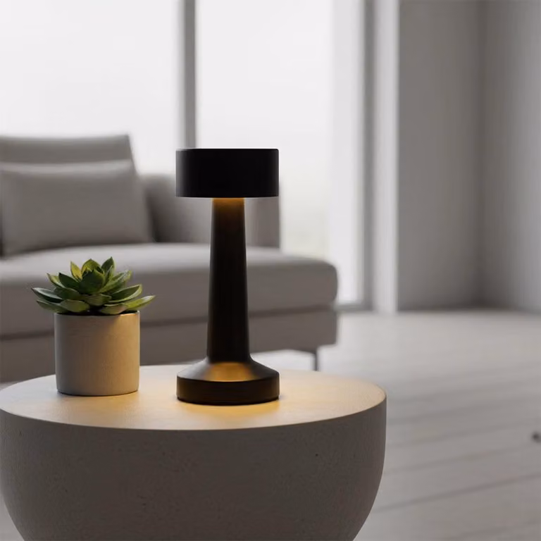 Lámpara de escritorio LED Northix en color negro, regulable y con batería recargable para hogar u oficina