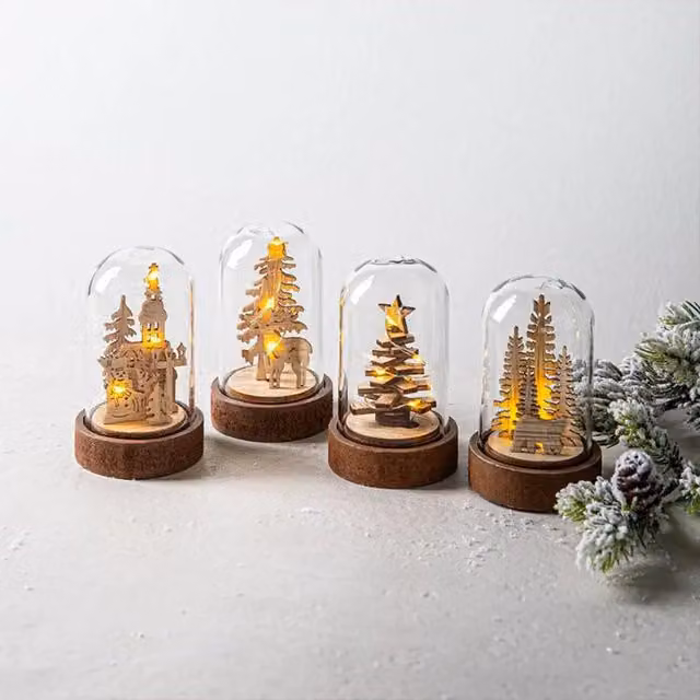 Figura decorativa de madera con luz LED para Navidad de la marca Basics en color marrón y estilo rústico