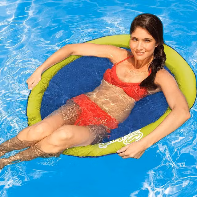 Colchón flotante para piscina Trade Shop Traesio en PVC multicolor y azul con diseño perforado para mayor confort