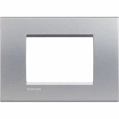 Placa Bticino LNA4803TE en color plateado de 120 x 86 mm