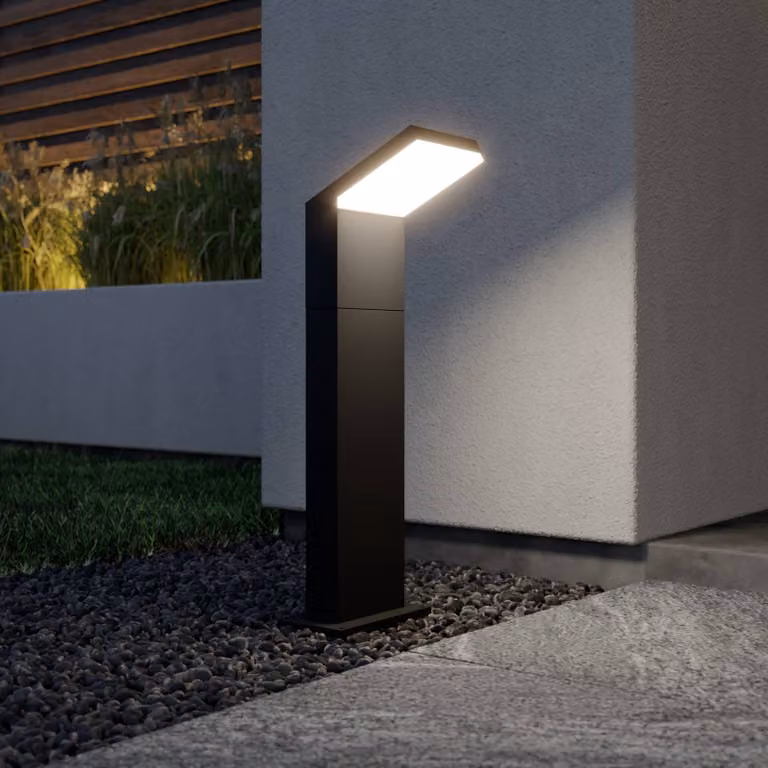 Baliza LED Arcchio Yolena para jardín en aluminio y plástico, color negro, luz blanca cálida