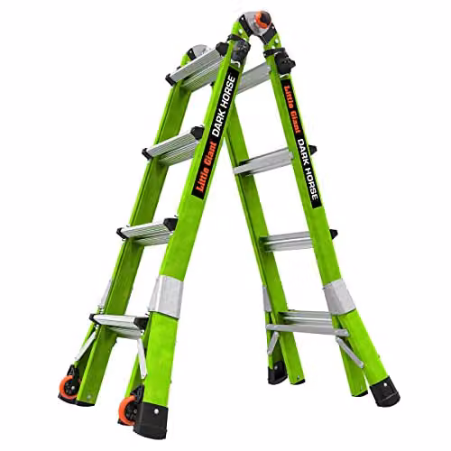 Escalera multiposición Little Giant Dark Horse 2.0 en fibra de vidrio color verde con ruedas