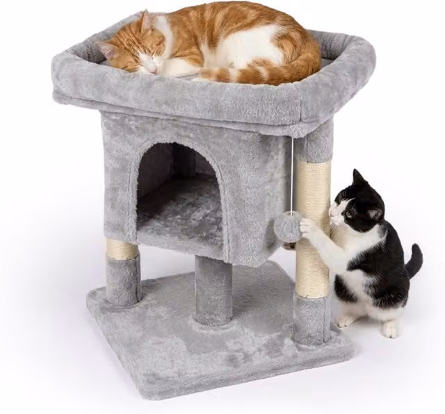 Árbol rascador para gatos Relaxdays con cueva acolchada, postes de sisal y juguetes integrados, gris, An/P/Al: 60 x 52,5 x 41 cm
