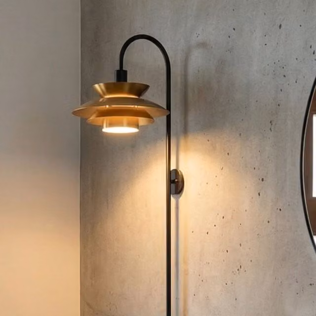 Aplique de pared moderno F-BRIGHT con tulipa metálica y casquillo E27 disponible en negro, blanco, verde o dorado/latón