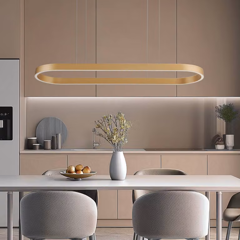 Lámpara colgante inteligente Melinay de Lucande, diseño moderno en latón y oro con tecnología LED atenuable y control remoto para salón o comedor