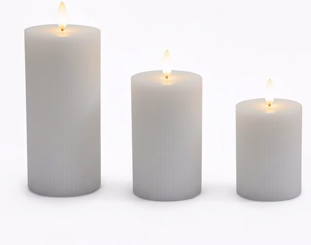 Set de 3 velas LED de cera real NORTHIX con efecto parpadeante, color blanco y multicolor, diseño de columna redonda para mesa