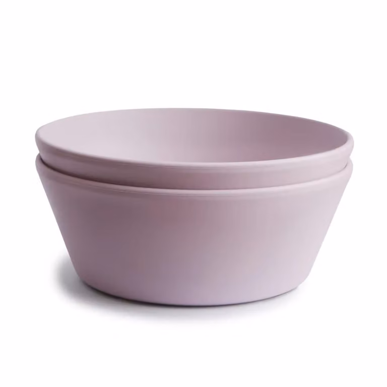 Pack de dos bowls redondos Mushie en color lila suave fabricados en polipropileno aptos para lavavajillas y microondas