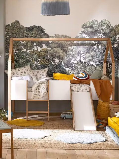 Cama cabaña con tobogán VERTBAUDET para niños en madera de pino blanca de 90x190 cm