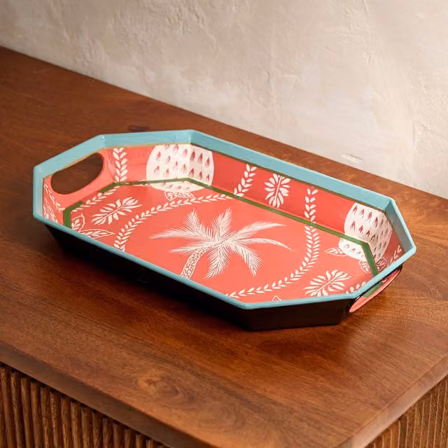 Bandeja decorativa rectangular de hierro pintada a mano Palmera Roja Ananas de El Corte Inglés en color rojo