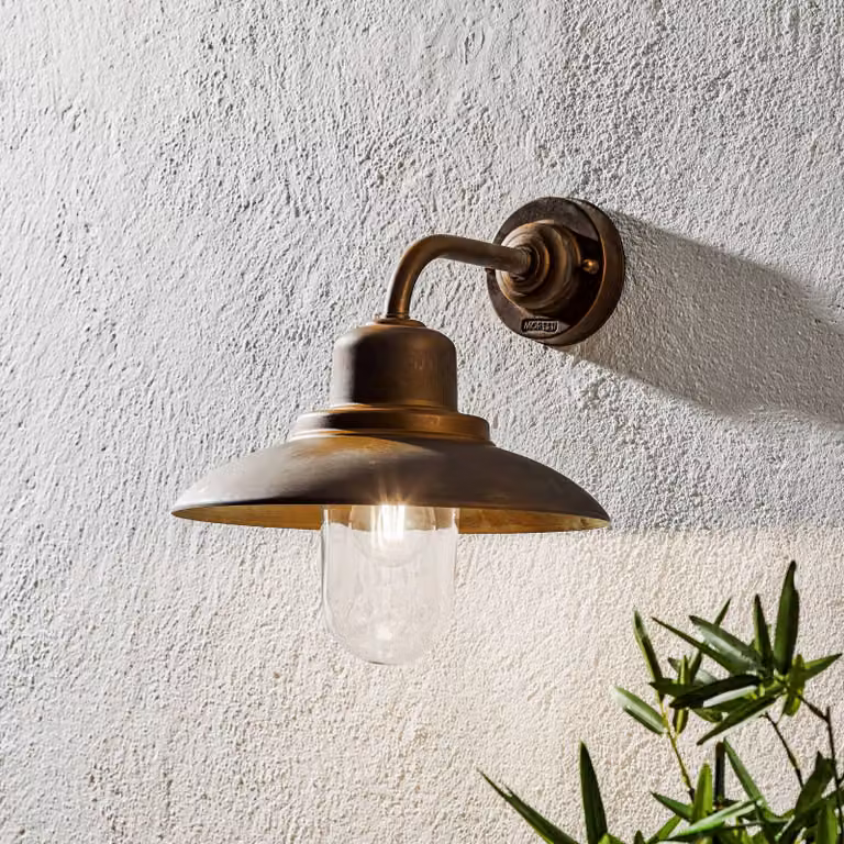 Aplique de exterior SUSA de Moretti Luce en bronce y latón con vidrio transparente para jardín y estilo rústico