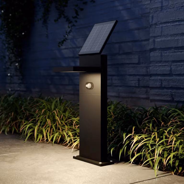Lámpara solar LED Silvan de Lucande para jardín y terraza, diseño moderno angular en aluminio con sensor de movimiento, disponible en gris o negro