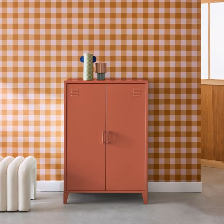 Armario industrial de metal Sweeek con 2 puertas y estantes internos, color naranja mate, An/P/Al: 75 x 33 x 110 cm