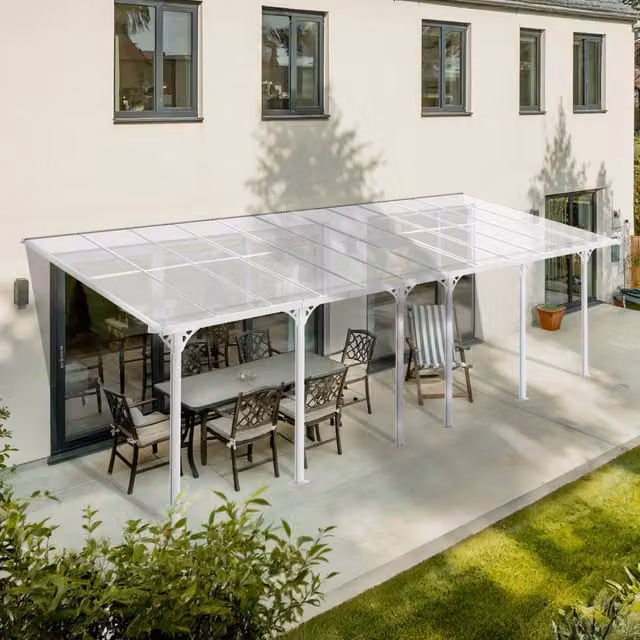 Pérgola o carport adosado Cazeboo KLEO de 24m² en aluminio blanco con cubierta de policarbonato transparente