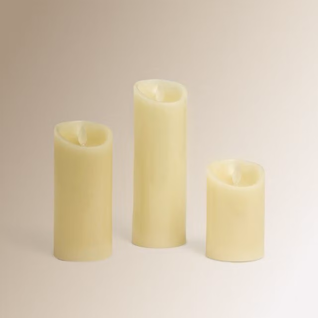 Pack de 3 velas eléctricas de pilar blancas El Corte Inglés con efecto parpadeo para decoración navideña