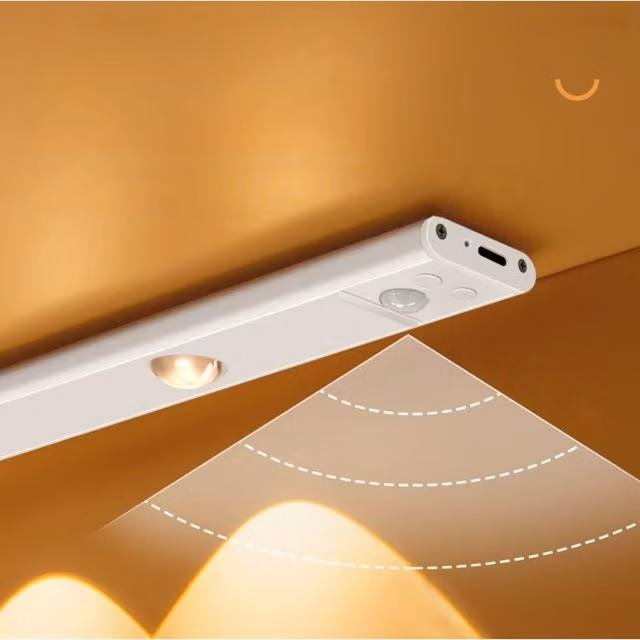 Luz LED recargable con sensor de movimiento y acabado en aluminio de 60 cm para bajo armario o cocina en color blanco o plata