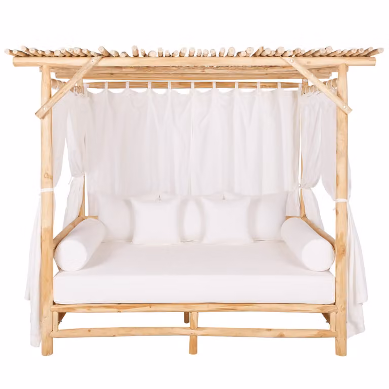Cama de exterior con dosel de teca y velo blanco de Maisons du Monde