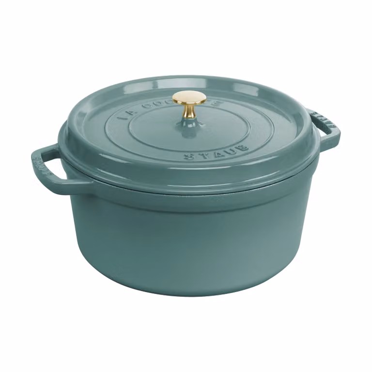 Cacerola de hierro fundido esmaltado Staub La Cocotte redonda de 6,7 l con tapa de madera de eucalipto, Diámetro: 28 cm