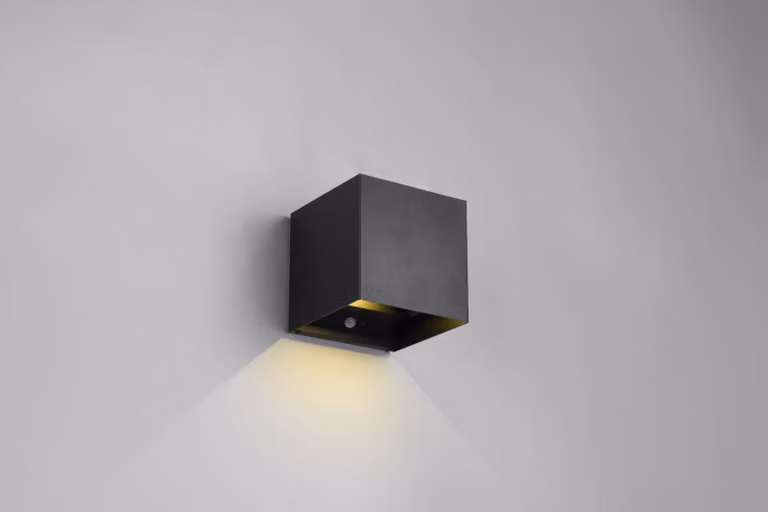 Aplique LED de pared Reality Leuchten Talent en color negro con sensor de movimiento y crepuscular para exterior, iluminación up/down y luz blanca cálida