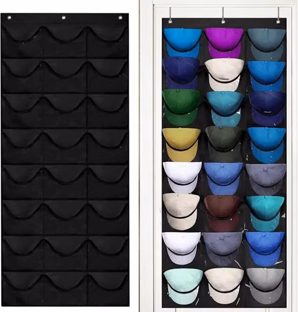 Organizador de pared Elle para sombreros y gorras con 24 bolsillos y ganchos distribuidos en color negro y transparente