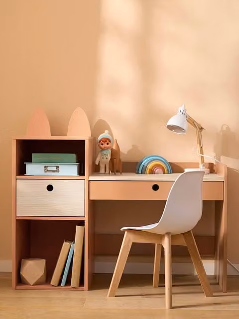 Escritorio preescolar FOXY de VERTBAUDET en color marrón y rojo