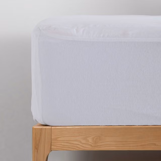 Protector de colchón impermeable de algodón jersey Happy Friday blanco An/P/Al: 180 x 200 x 32 cm