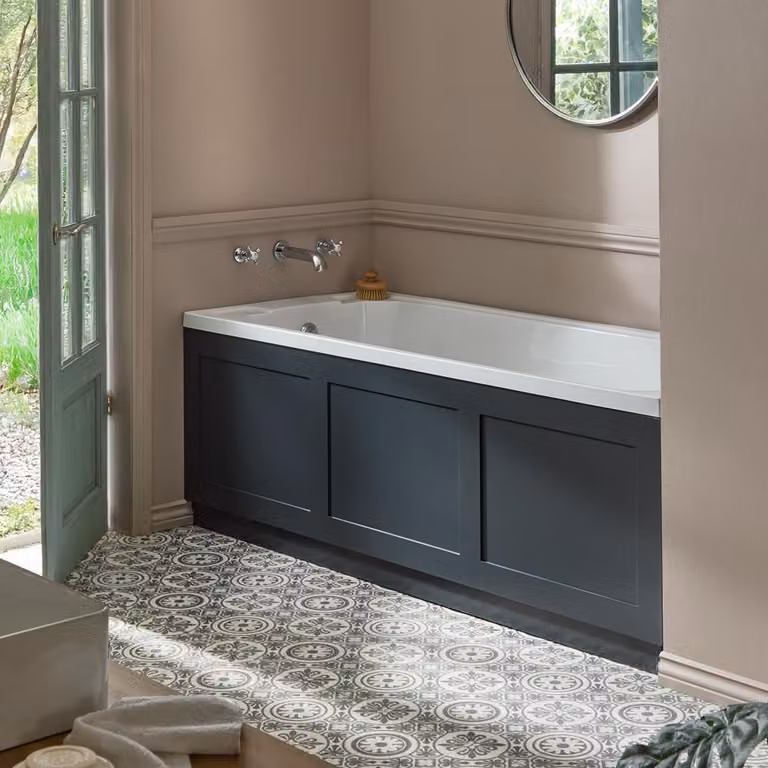Bañera rectangular de acrílico Hudson Reed con faldón, colores negro, gris y blanco, An/P/Al: 170 x 75 x 55 cm