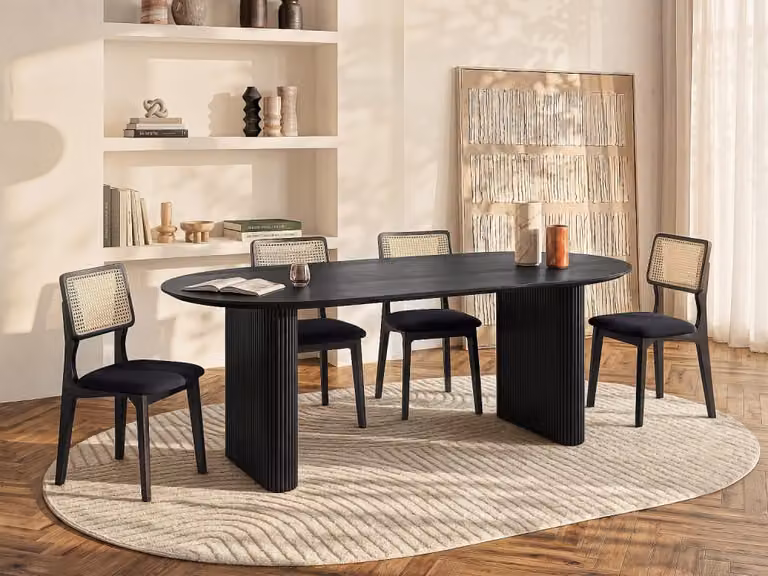 Mesa de comedor rectangular de madera de mango Balimela en color negro para 8 personas