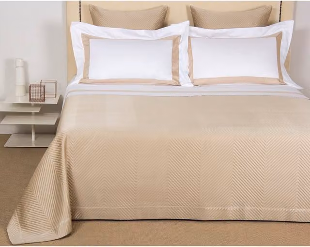 Colcha de Jacquard Frette Luxury Herringbone en seda, algodón y acrílico color beige