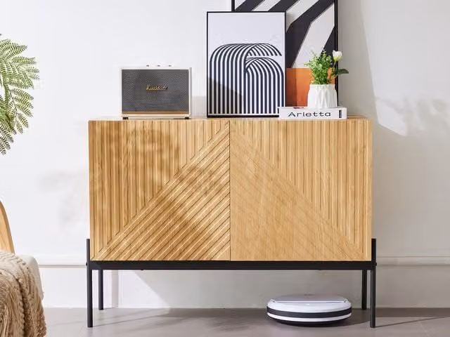 Aparador moderno MODERNLUXE de 2 puertas con estantes ajustables en color beige y marrón