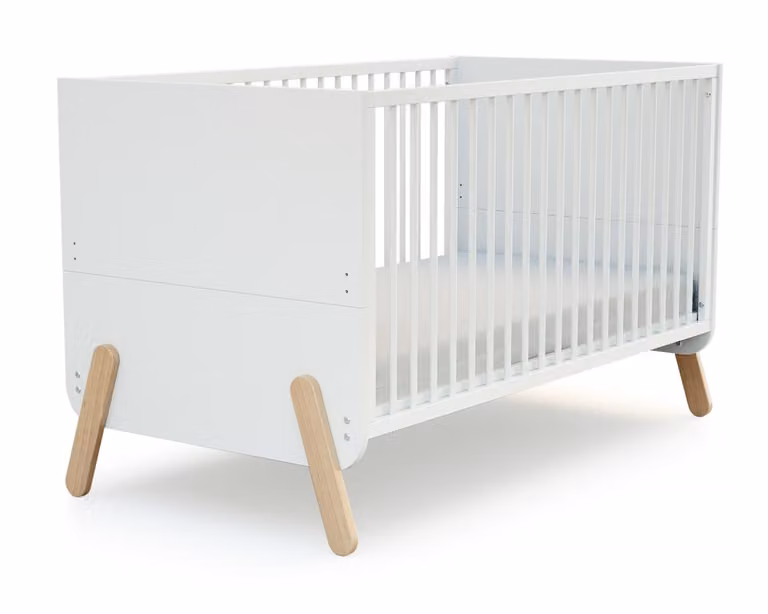 Cuna convertible de madera de estilo escandinavo en blanco y haya de 70 x 140 cm